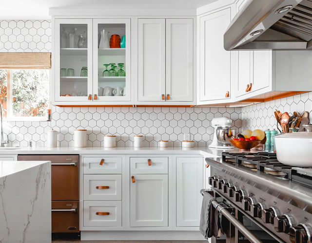 Kitchen & Bathroom <span class="db">Cabinets</span>