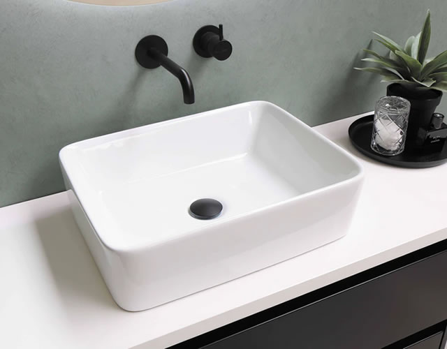 Kitchen & Bathroom <span class="db">Sinks</span>